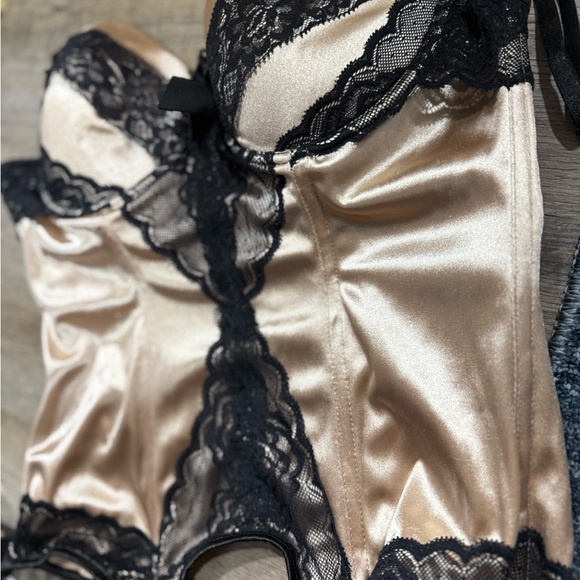 Elegant Black and Tan Lace Bustier / Corset / Large - Picture 3 of 9